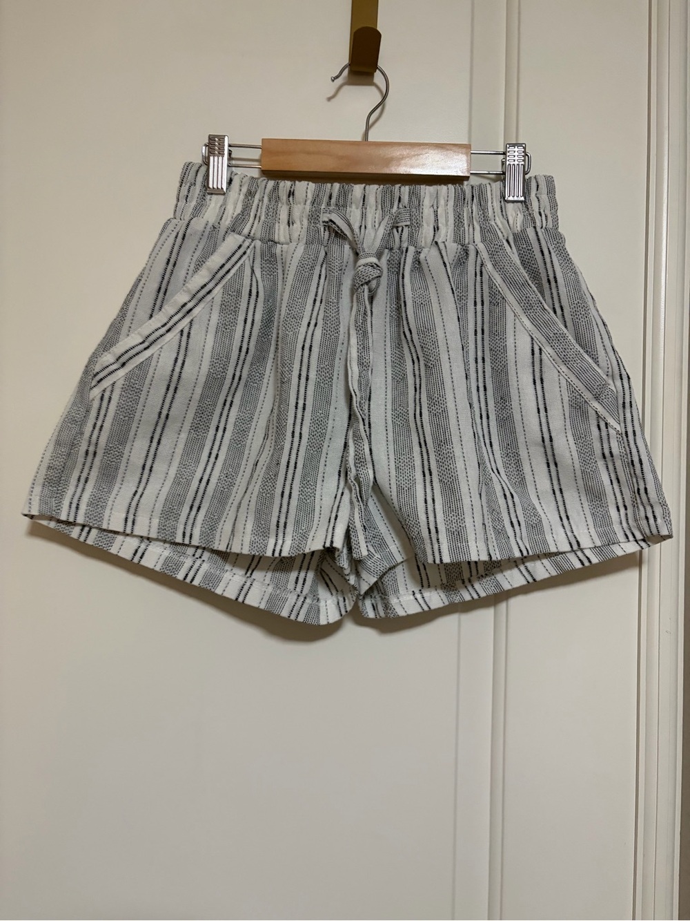 🖤🐼Sienna Sky White Black Striped High-Waist Drawstring Shorts🐼🖤